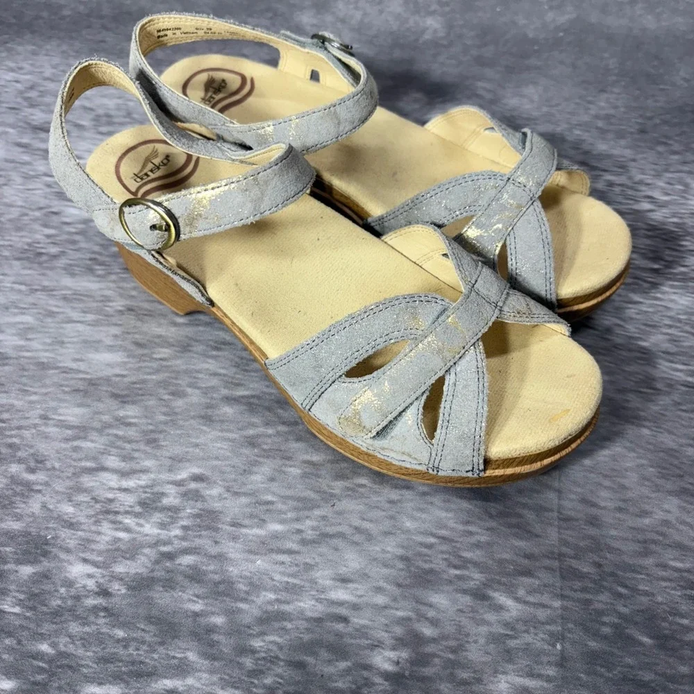 Dansko Season Wedge Sandals Womens Size 39 Gray Suede Gold Platform Buckle Strap